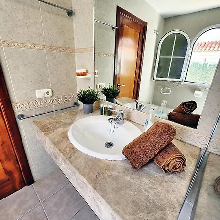 Vila Amarillo Golf House *